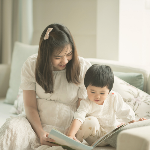 How to introduce your toddler to books Mali Pregnancy & Parenting
