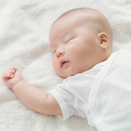 Why babies should sleep on their back and how to train them to do so