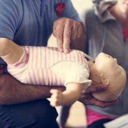 การช่วยชีวิตขั้นพื้นฐานหรือ CPR สำหรับทารก