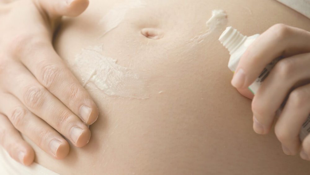 รอยแตกลายและอาการคันจากการตั้งครรภ์ แก้อย่างไรดี