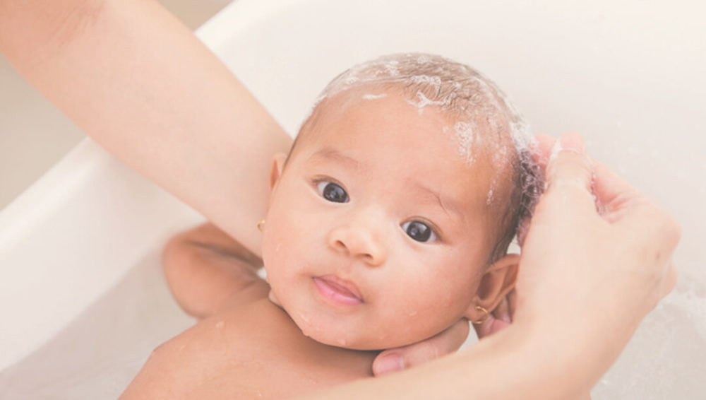 Bathing your newborn baby the right way